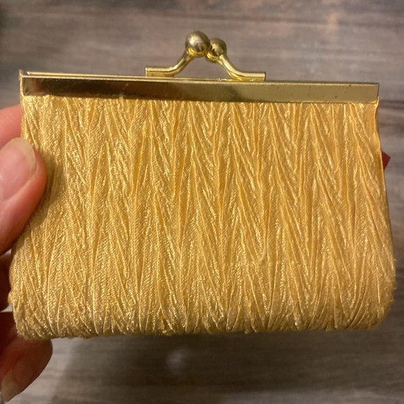 Vintage golden wallet and earrings - Picture 8 of 9